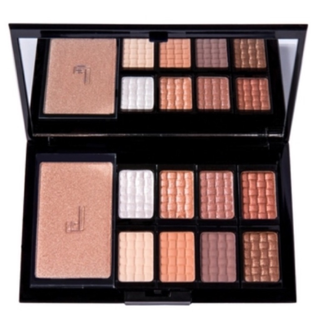 NWOT Doucce Makeup Freematic Eyeshadow Pro Palette